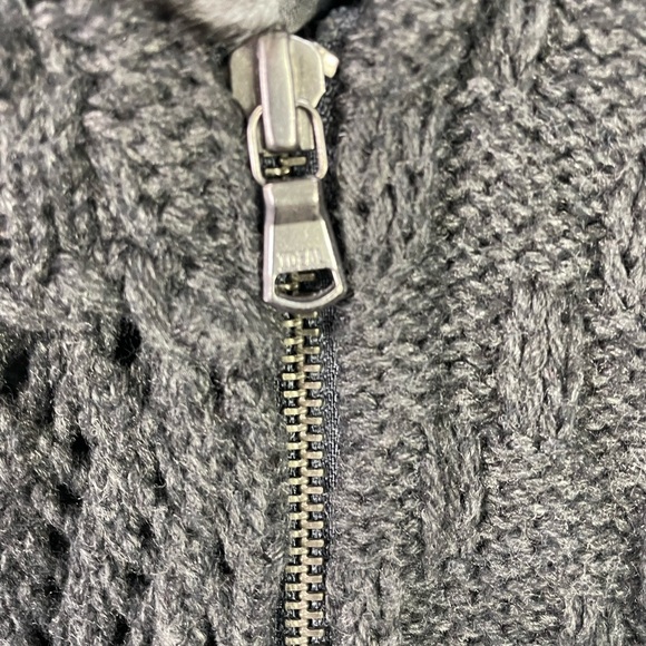 Chicos Women’s Arya Faux Fur Sweater Vest Size Small 4 (0) Knit Sleeveless Woven - Picture 6 of 10